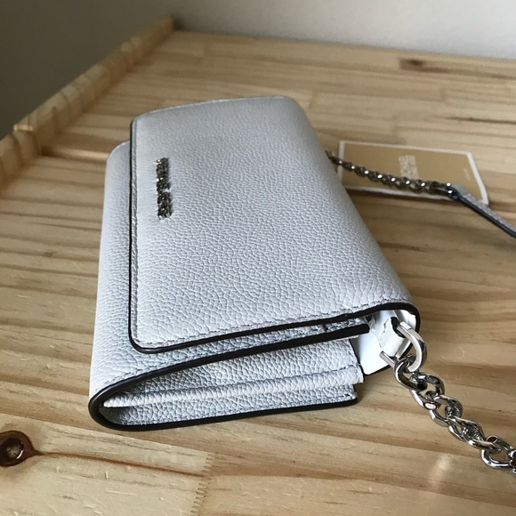 Michael Kors Purse🎈🎈 - Picture 4 of 11